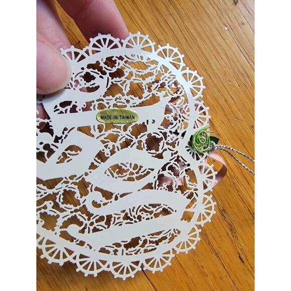 Metal Doily  Heart Shaped Noel Ornament Made In Taiwan - Picture 3 of 4